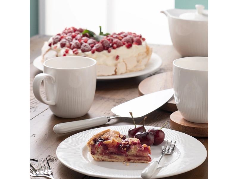 Belleek Living Erne Pastry Set
