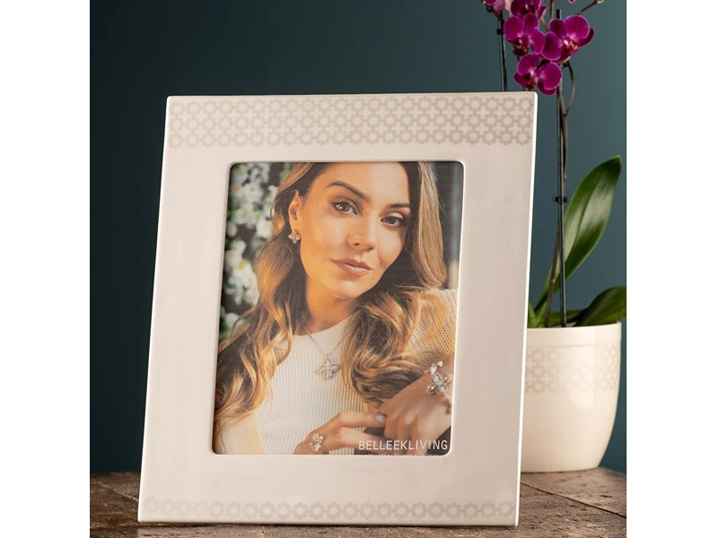 Daisy Dot 8X10 Frame