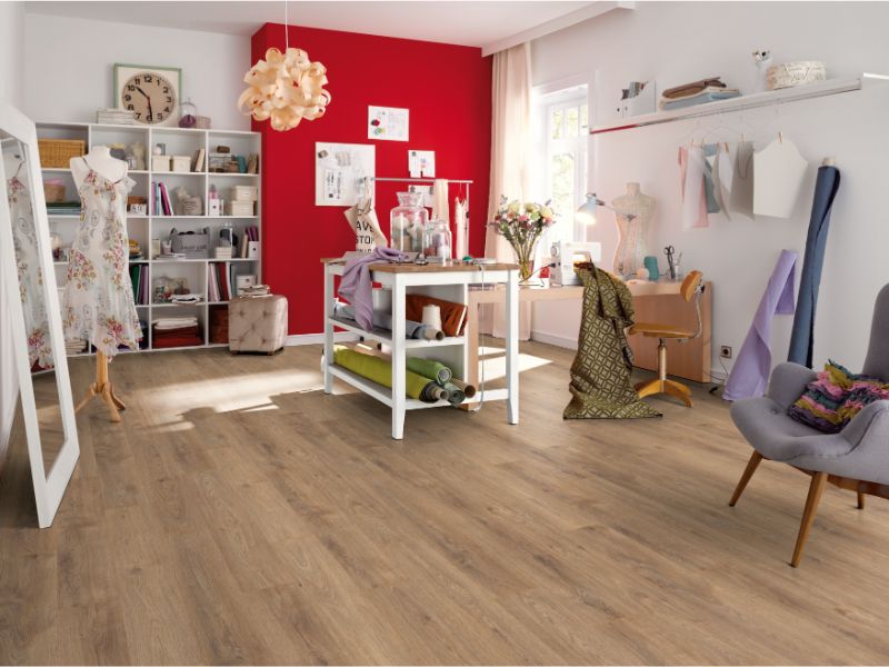 Egger Basic 8mm 4v - Cortina Oak (2.98)