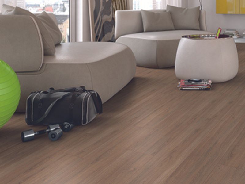 Egger Basic 7mm - Brown Charlotte Oak (2.98)