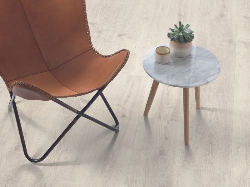 Egger Pro 10mm Long - White Bayford Oak (3.02)