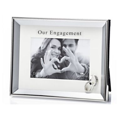 1101415--photo-frame-engagement-rings-6x4.jpg