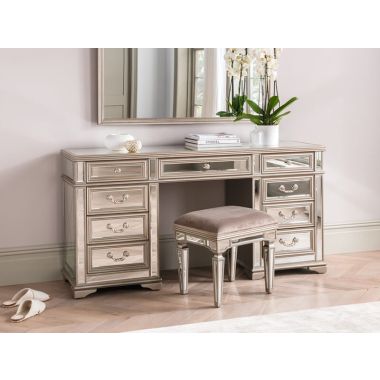 jessicadressingtable_1.jpg
