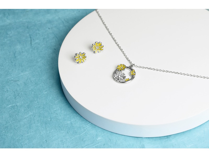 Indulgence Rhodium Flower Disc Necklace & Earring